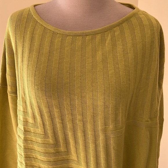 Lafayette 148 New York, generous small chartreuse knit sweater top. - Picture 2 of 8